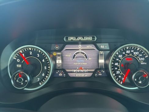 Used 2019 RAM 1500 Laramie image 33