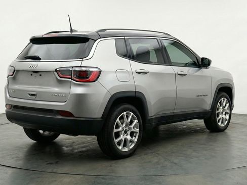 Used 2025 Jeep Compass Limited AWD/4WD image 9