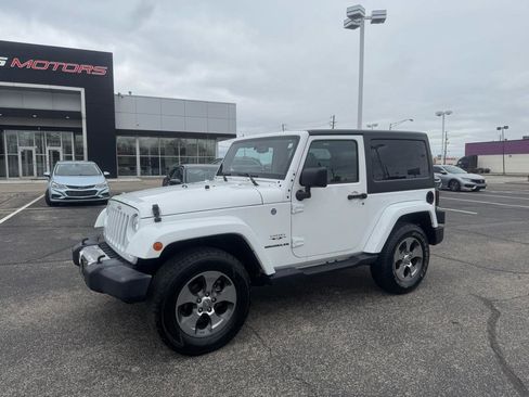 Used 2017 Jeep Wrangler Sahara w/ Connectivity Group image 47