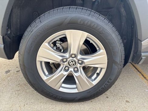 Used 2024 Toyota RAV4 XLE FWD image 10