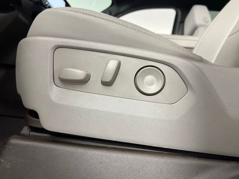 Used 2024 GMC Sierra 2500 SLT w/ SLT Premium Package image 12