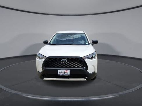 Used 2025 Toyota Corolla Cross L FWD image 3