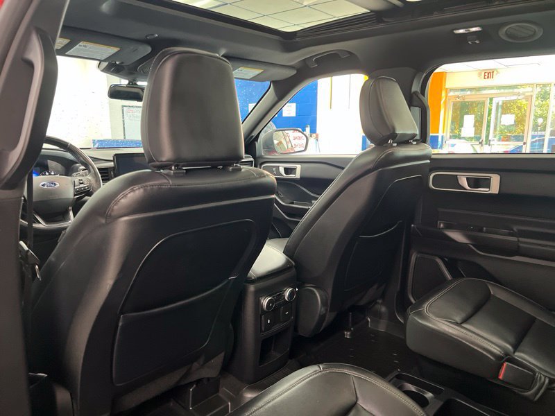 Used 2020 Ford Explorer XLT w/ Equipment Group 202A AWD/4WD image 17