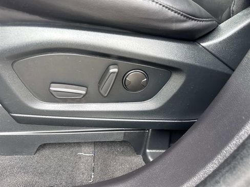 Used 2022 Ford Explorer XLT w/ Equipment Group 202A image 11