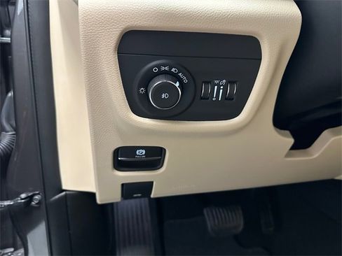 Used 2024 Jeep Grand Cherokee Limited w/ Black Appearance Package image 27