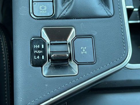Used 2025 Lexus GX 550 w/ Accessory Package (2T) AWD/4WD image 36