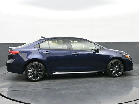 Used 2025 Toyota Corolla SE image 2