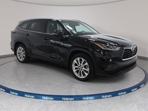Certified 2024 Toyota Highlander Limited AWD/4WD image 3