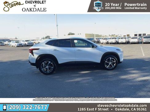 Certified 2025 Chevrolet Trax RS w/ Sunroof Package image 13