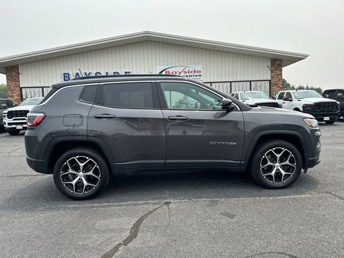 Used 2024 Jeep Compass Limited AWD/4WD image 7