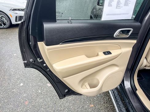 Used 2021 Jeep Grand Cherokee Limited w/ Premium Lighting Group image 12