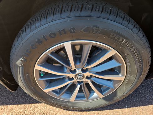 Certified 2019 Toyota Highlander XLE image 9