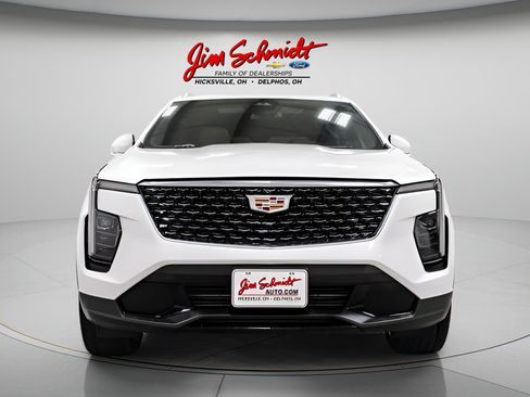 Used 2024 Cadillac XT4 Premium Luxury AWD/4WD image 2