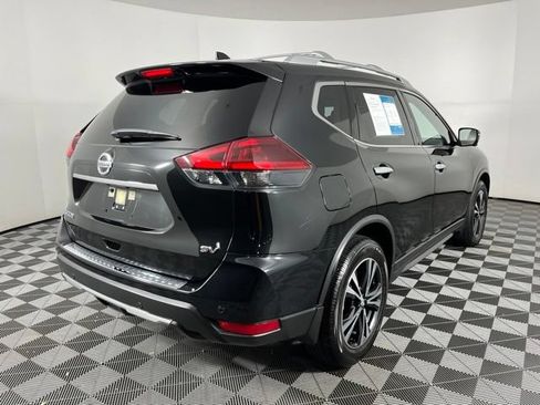 Used 2019 Nissan Rogue SV w/ Premium Package FWD image 11