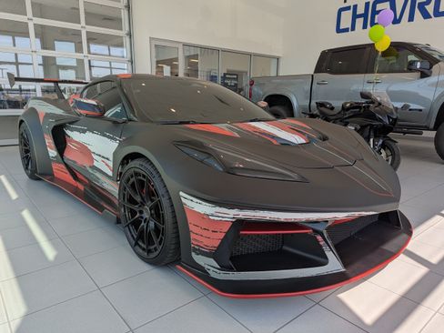 Used 2024 Chevrolet Corvette Stingray Premium Cpe w/ Z51 Performance Package RWD image 3
