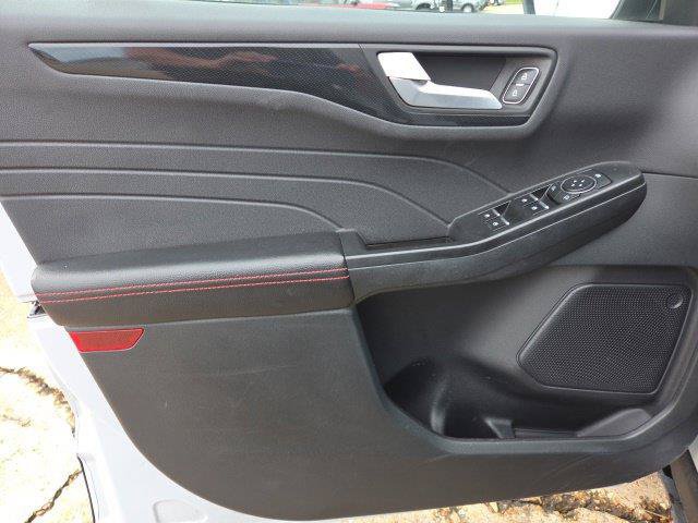Certified 2025 Ford Escape ST-Line FWD image 30