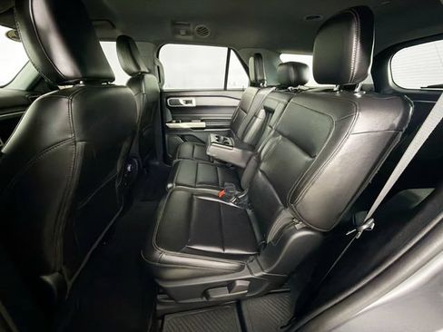 Used 2022 Ford Explorer XLT AWD/4WD image 25