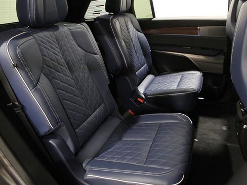 New 2026 Cadillac Vistiq Premium Luxury image 17