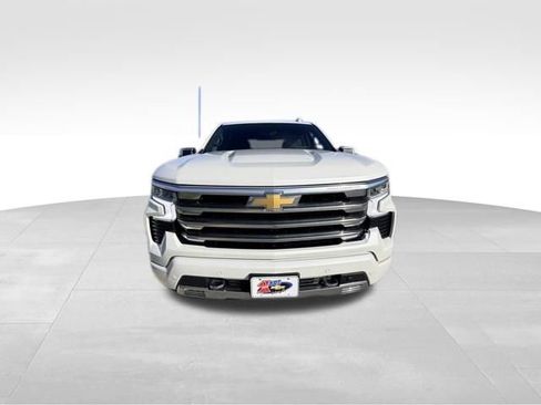Used 2025 Chevrolet Silverado 1500 High Country w/ Technology Package image 3