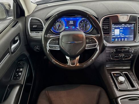 Used 2020 Chrysler 300 Touring RWD image 16