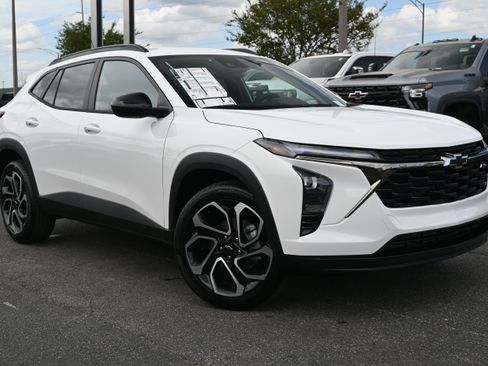 New 2026 Chevrolet Trax RS w/ Driver Confidence Package FWD image 2