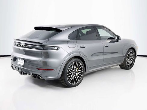 New 2025 Porsche Cayenne Turbo image 9