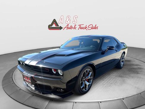 Used 2015 Dodge Challenger R/T w/ Quick Order Package 22B R/T RWD image 3