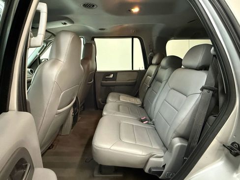 Used 2004 Ford Expedition XLT image 18