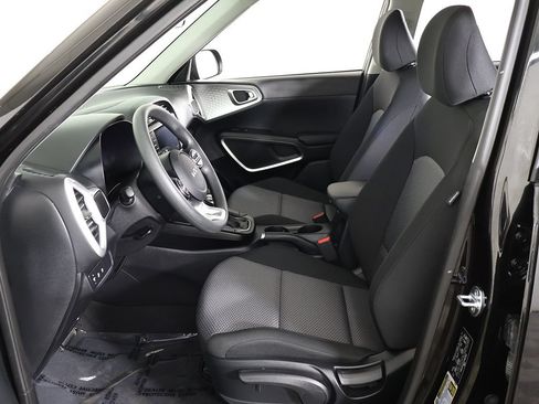 Used 2025 Kia Soul LX w/ LX Technology Package FWD image 29