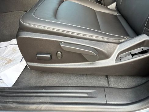 Used 2022 Chevrolet Colorado Z71 AWD/4WD image 6
