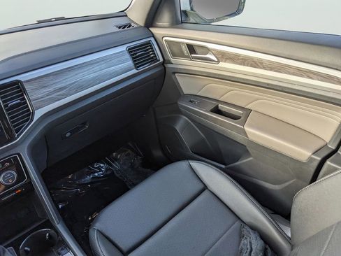 Certified 2023 Volkswagen Atlas Cross Sport SE image 18