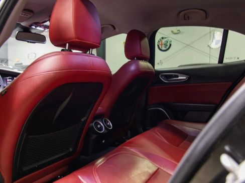 Used 2020 Alfa Romeo Giulia w/ Nero Edizione image 25