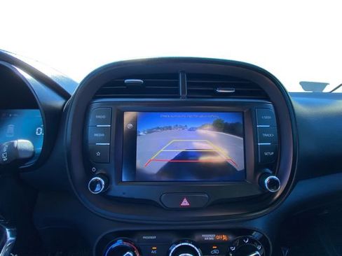 Used 2023 Kia Soul LX w/ LX Technology Package FWD image 25