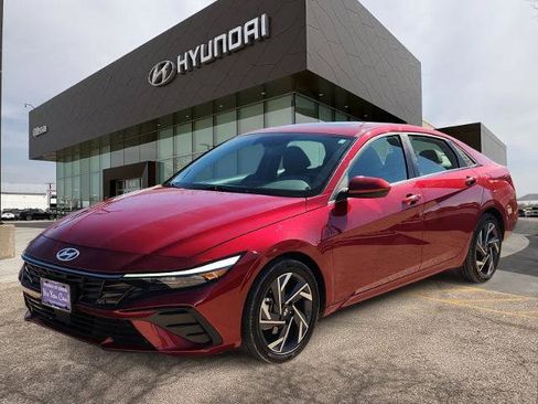 Certified 2025 Hyundai Elantra SEL image 1