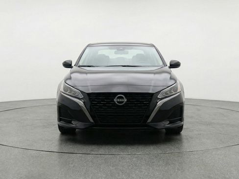 Used 2025 Nissan Altima 2.5 SV image 2