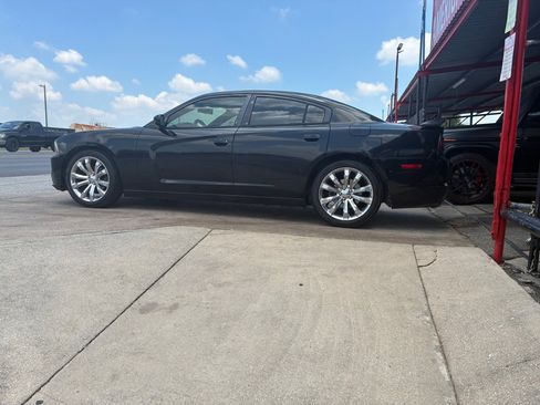 Used 2012 Dodge Charger SE RWD image 22