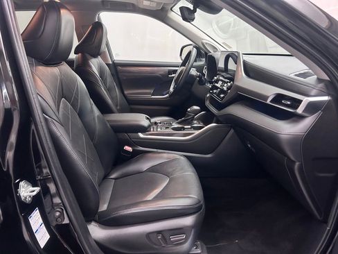 Used 2022 Toyota Highlander Platinum AWD/4WD image 19