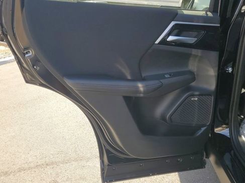 New 2026 Mitsubishi Outlander ES image 10