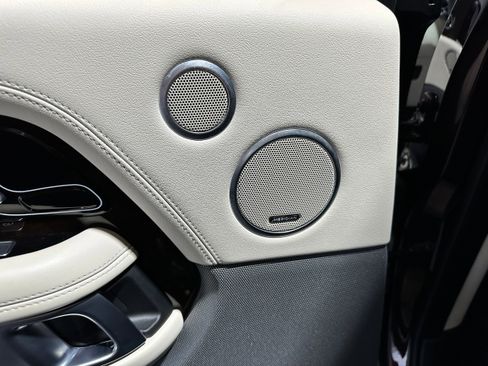Used 2020 Land Rover Range Rover HSE image 32