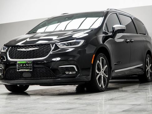 Used 2022 Chrysler Pacifica Pinnacle image 8