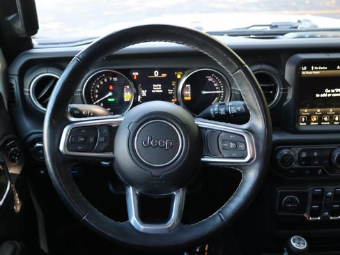 Used 2022 Jeep Wrangler Unlimited Sahara w/ Cold Weather Group AWD/4WD image 31