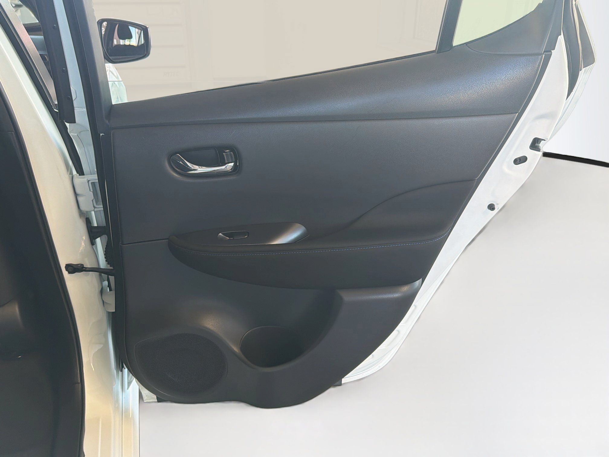 Used 2025 Nissan Leaf S FWD image 28