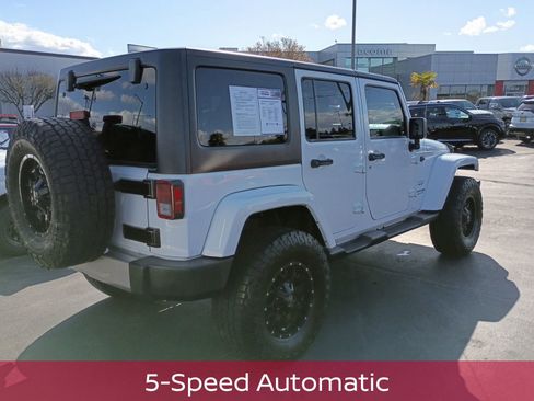 Used 2018 Jeep Wrangler Unlimited Sahara image 4