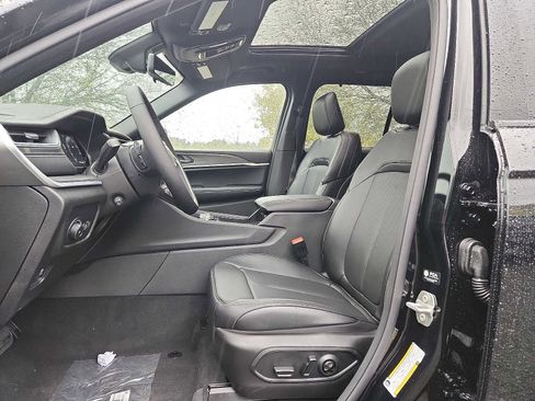 New 2025 Jeep Grand Cherokee Limited w/ Luxury Tech Group II image 9