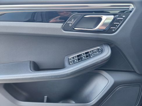 Used 2024 Porsche Macan image 23