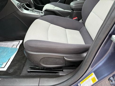 Used 2014 Chevrolet Cruze LS image 33