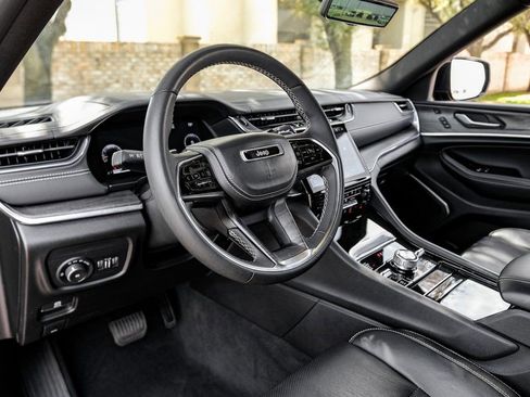 Used 2023 Jeep Grand Cherokee Overland w/ Luxury Tech Group IV image 26