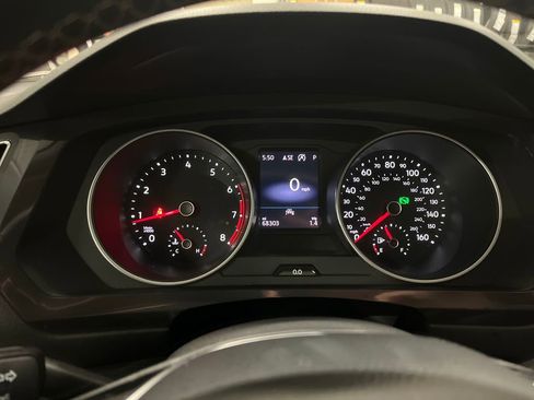 Certified 2021 Volkswagen Tiguan SE w/ Panoramic Sunroof Package image 3