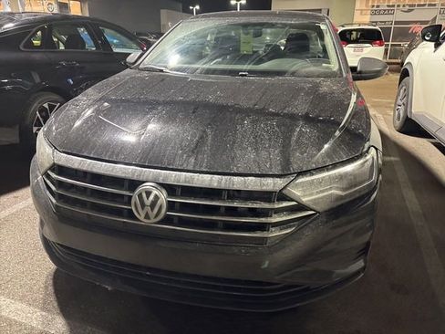 Used 2020 Volkswagen Jetta SE w/ SE Cold Weather Package image 2