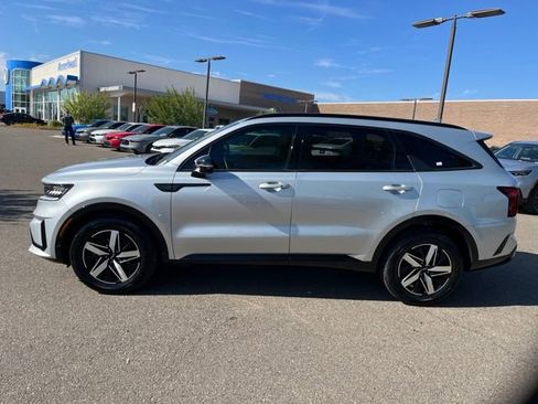 Used 2022 Kia Sorento S image 16